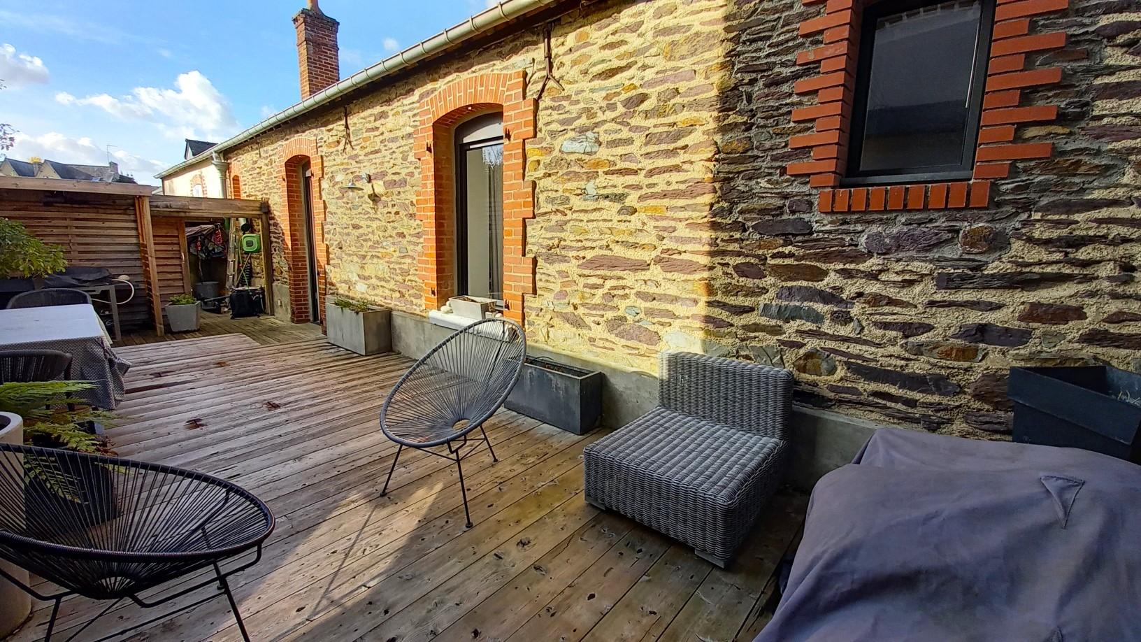 Maison T6 ann\u00e9es 30 r\u00e9nov\u00e9e dans impasse