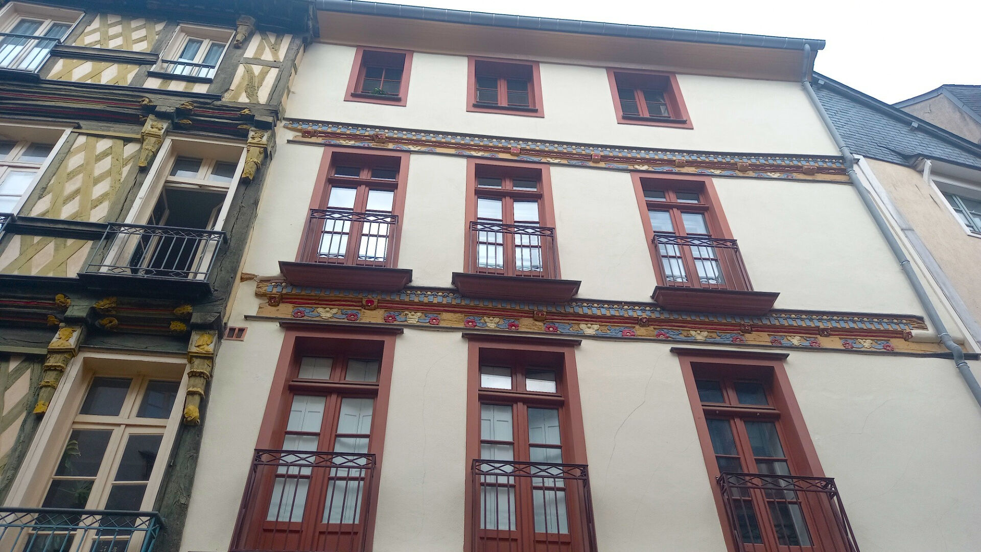 Appartement centre historique T3. 48 m\u00b2 carrez 71 m\u00b2 au sol