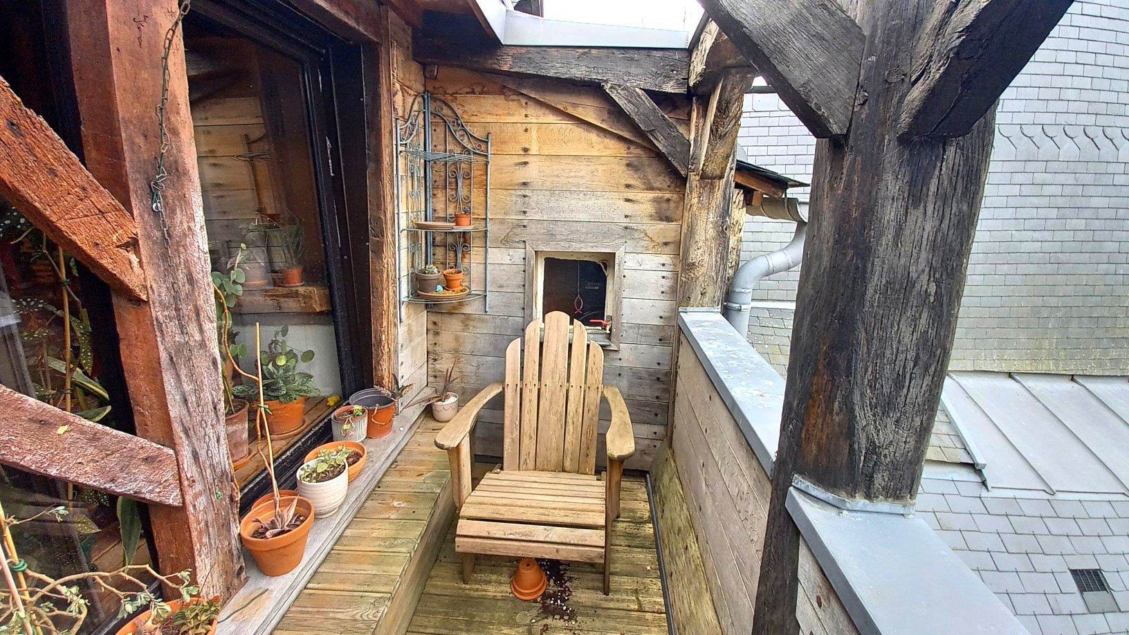 Appartement centre historique T3. 48 m\u00b2 carrez 71 m\u00b2 au sol 2
